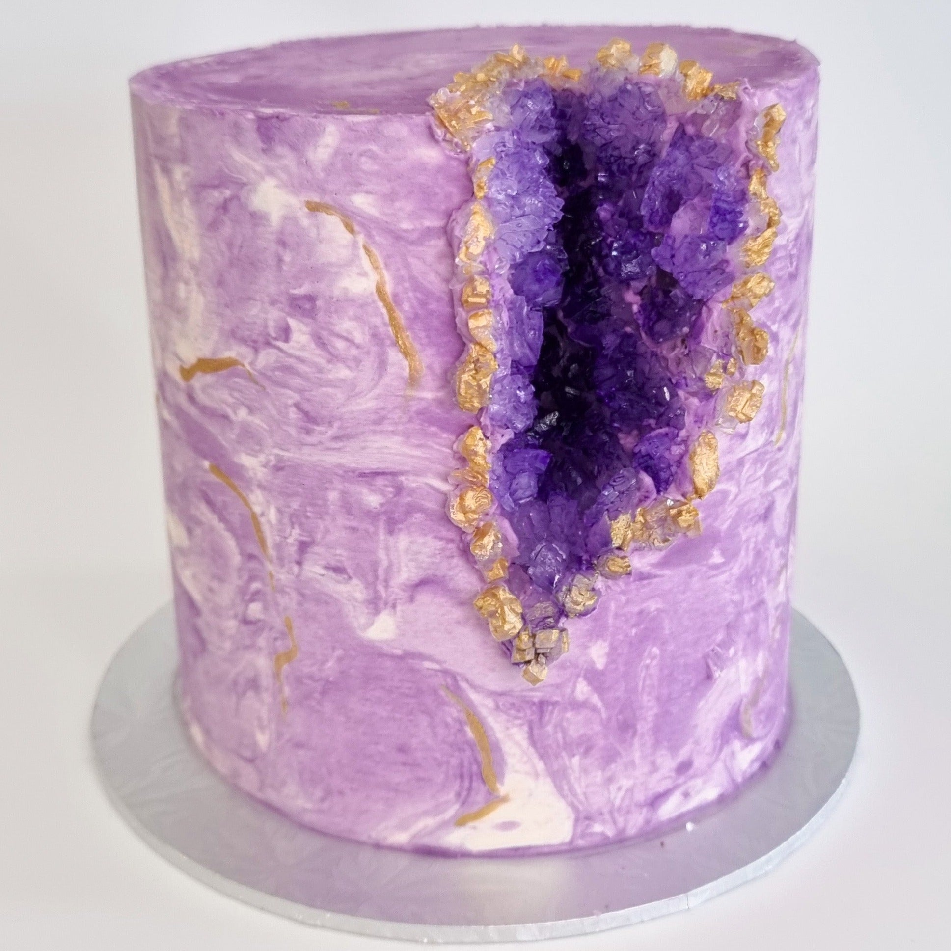 319 Likes, 2 Comments - Mudah.my (@mudahmy) on Instagram: “Geode cakes are  so trending right now, double-tap if you wanna bake the… | Geode cake,  Crumble cake, Cake
